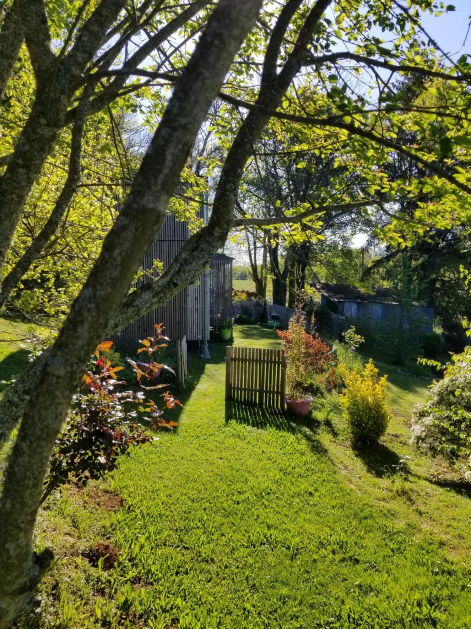 Le petit paradis, mini maison,nature,confort,calme Saint-Julien-le-Petit Extérieur photo
